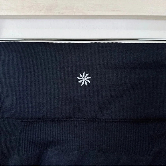 Athleta Breakthrough  Laser Cut Black Capri - Picture 12 of 15